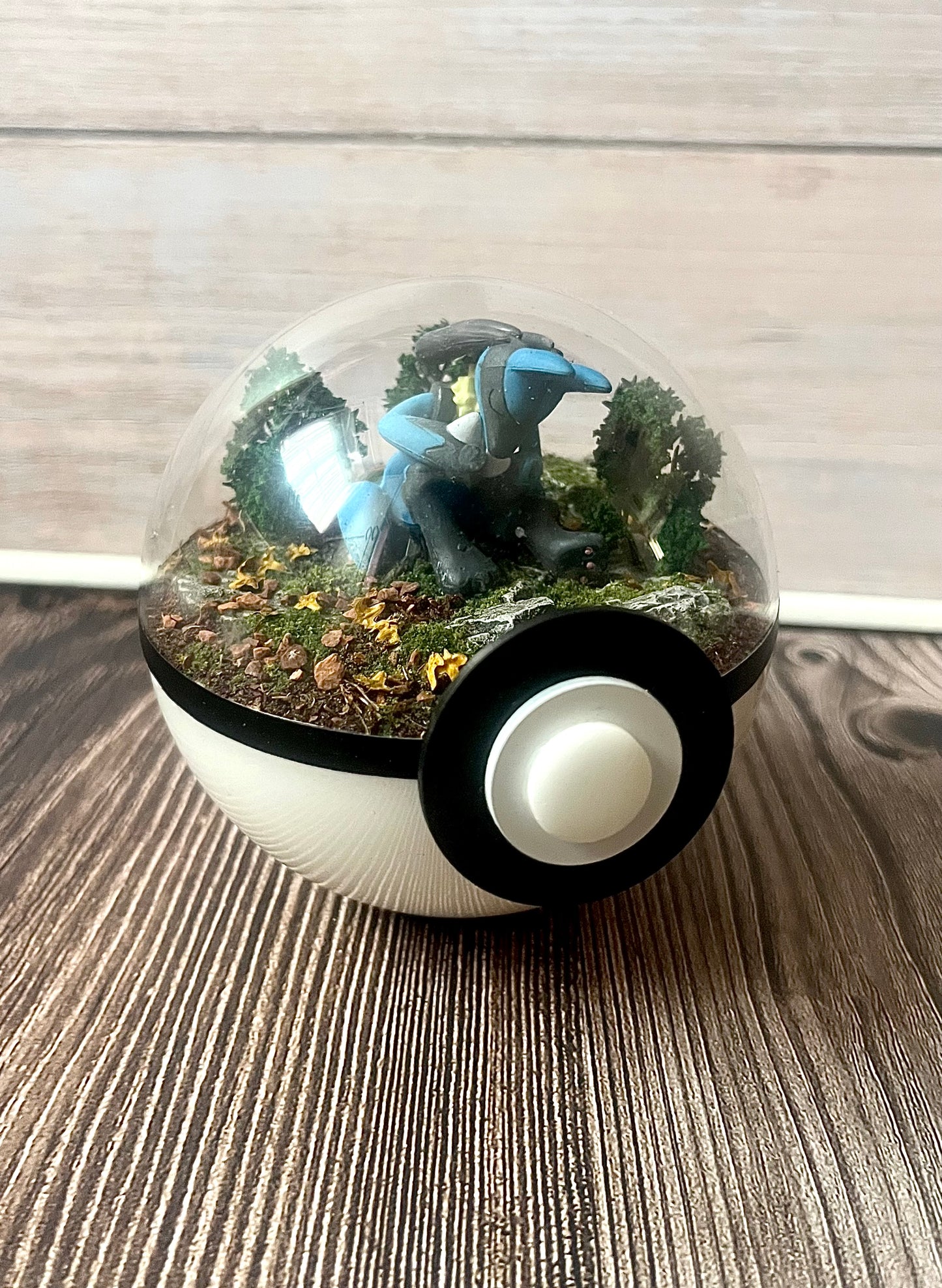LUCARIO (Medium 12cm) PokéBall Diorama Terrarium
