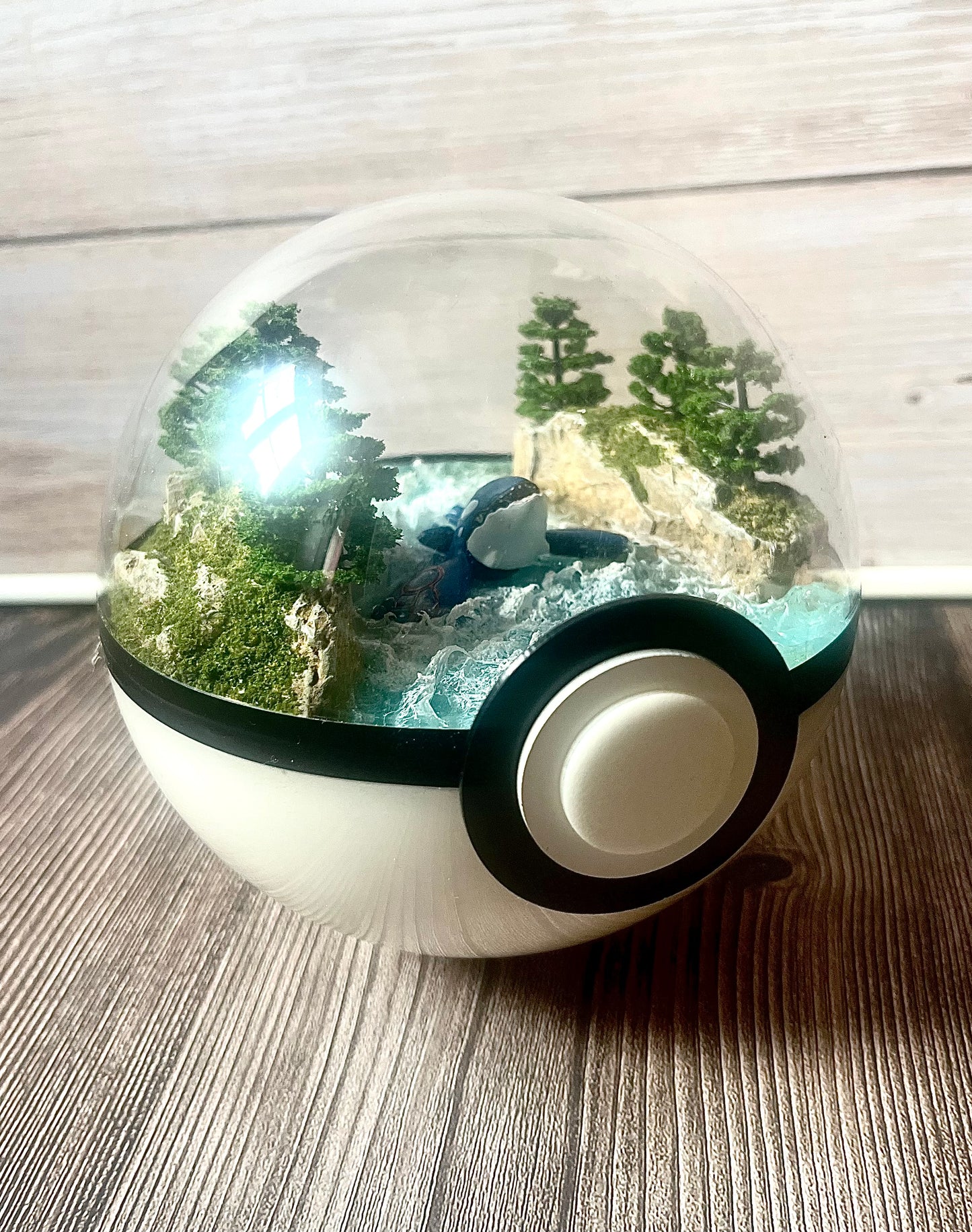 KYOGRE (Large 14cm) PokéBall Diorama Terrarium