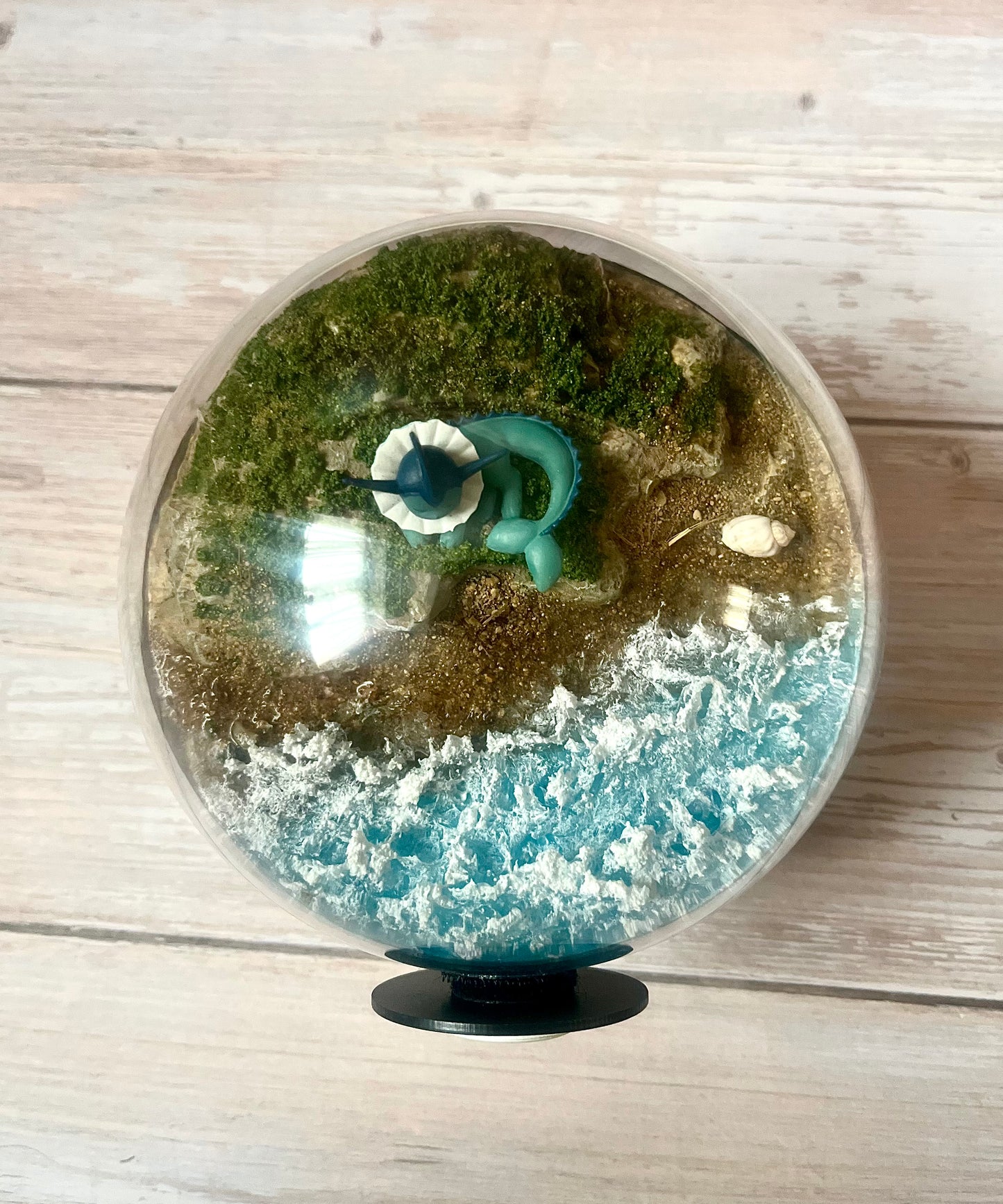VAPOREON (Large 14cm) PokéBall Diorama Terrarium