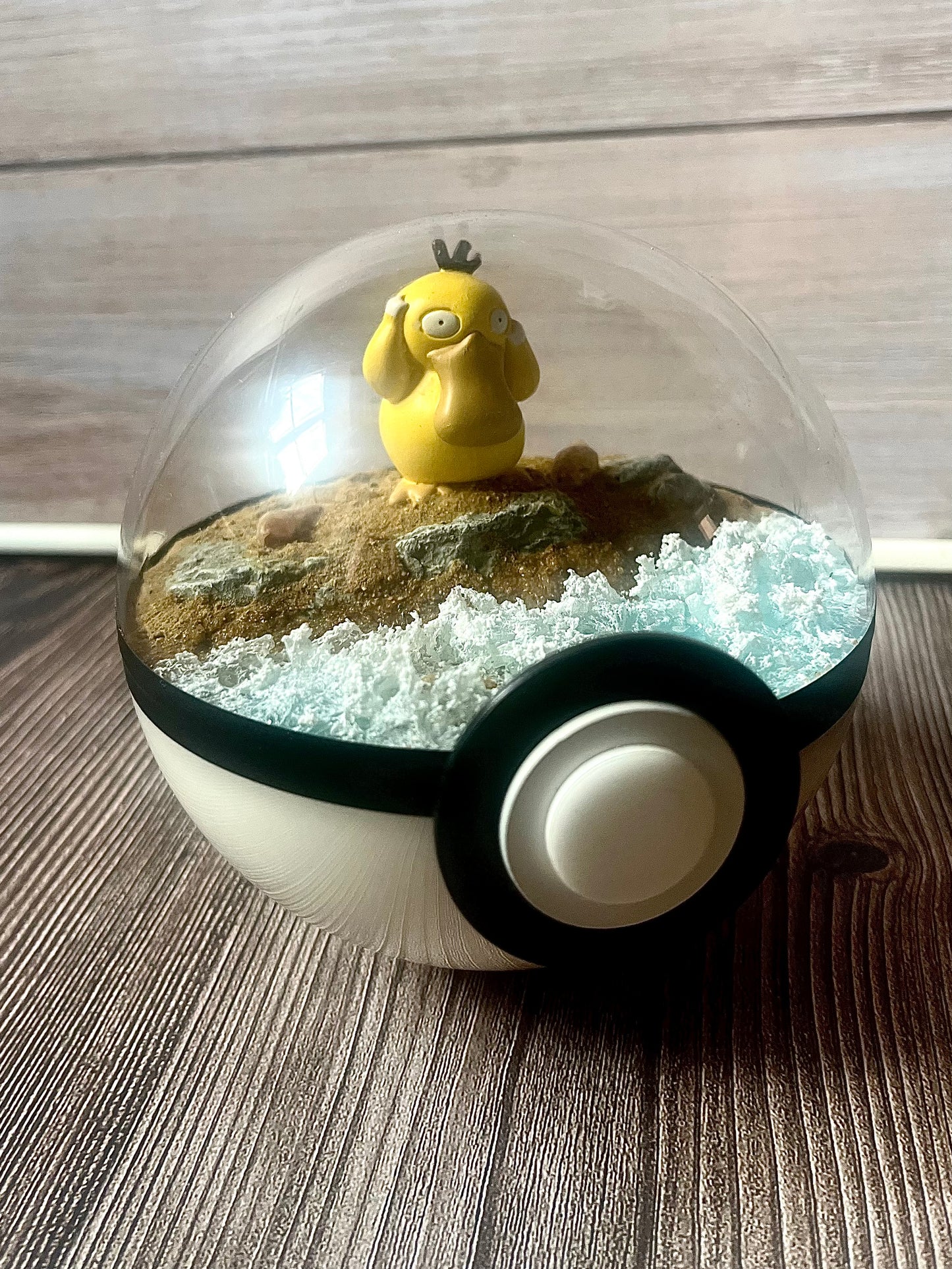 PSYDUCK (Medium 12cm) PokéBall Diorama Terrarium