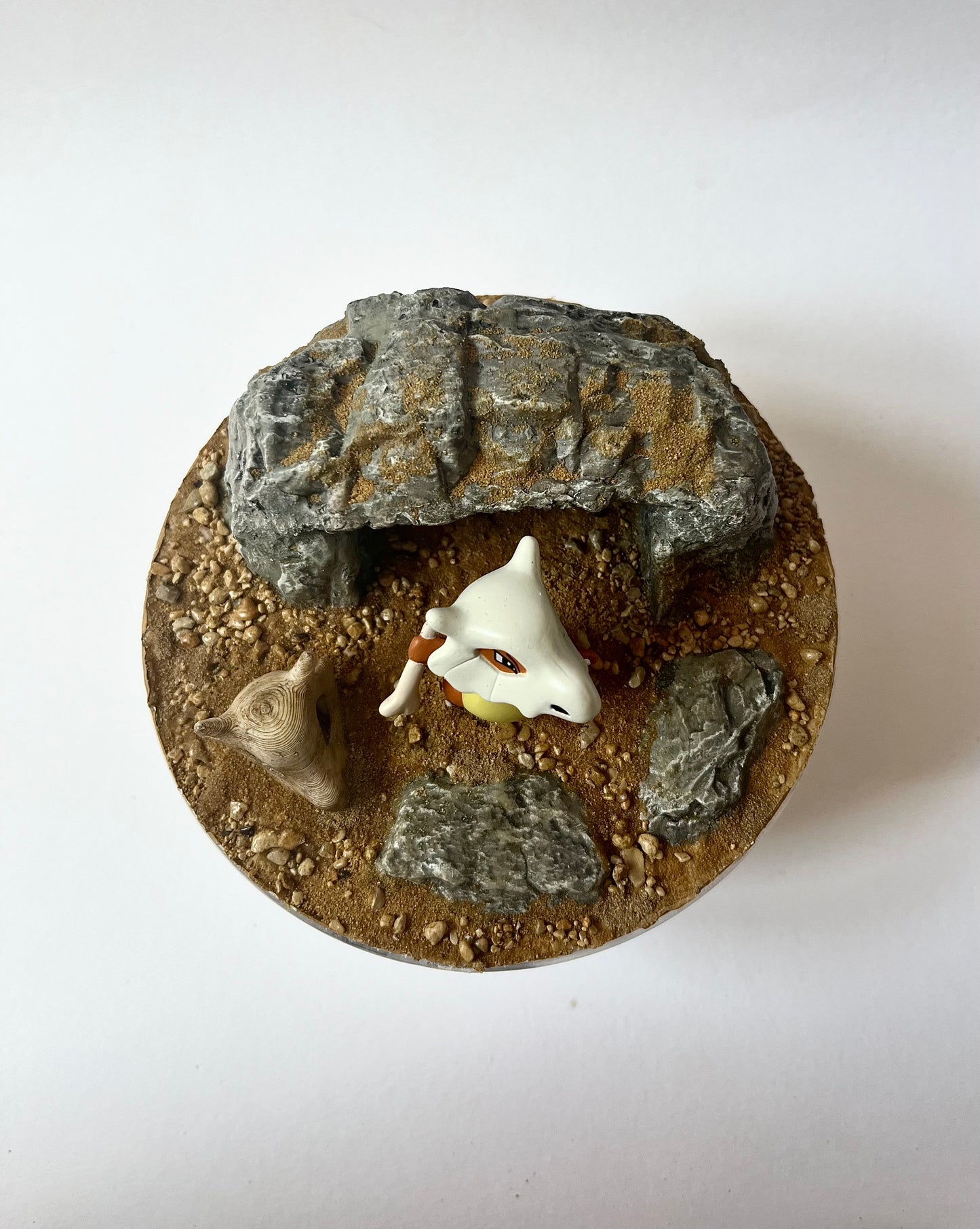 CUBONE (Medium 12cm) PokéBall Diorama Terrarium (With Skull)