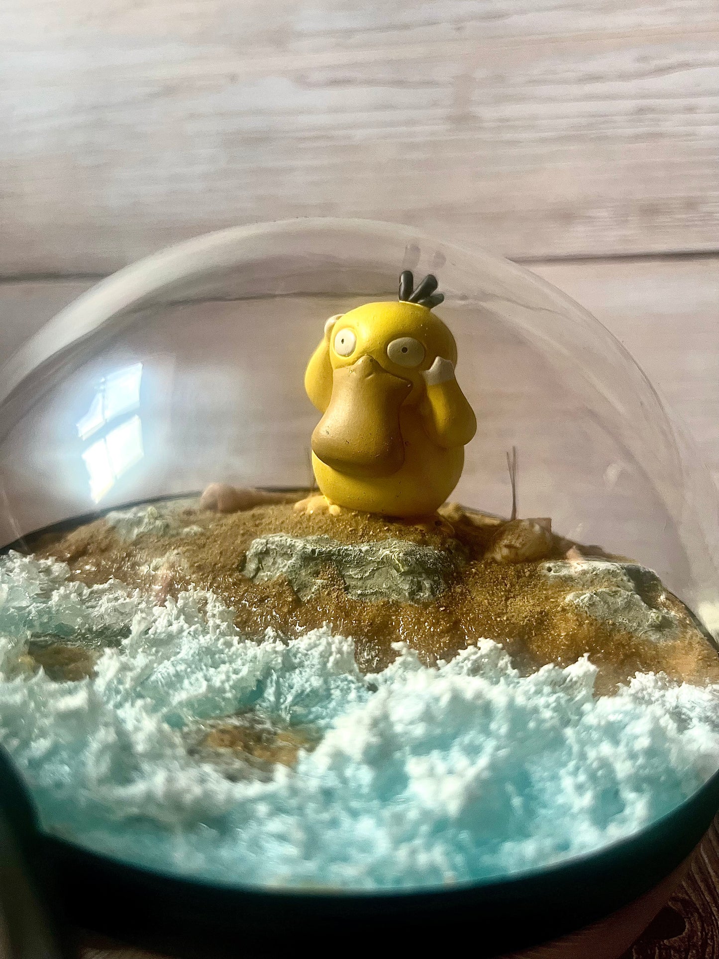 PSYDUCK (Medium 12cm) PokéBall Diorama Terrarium