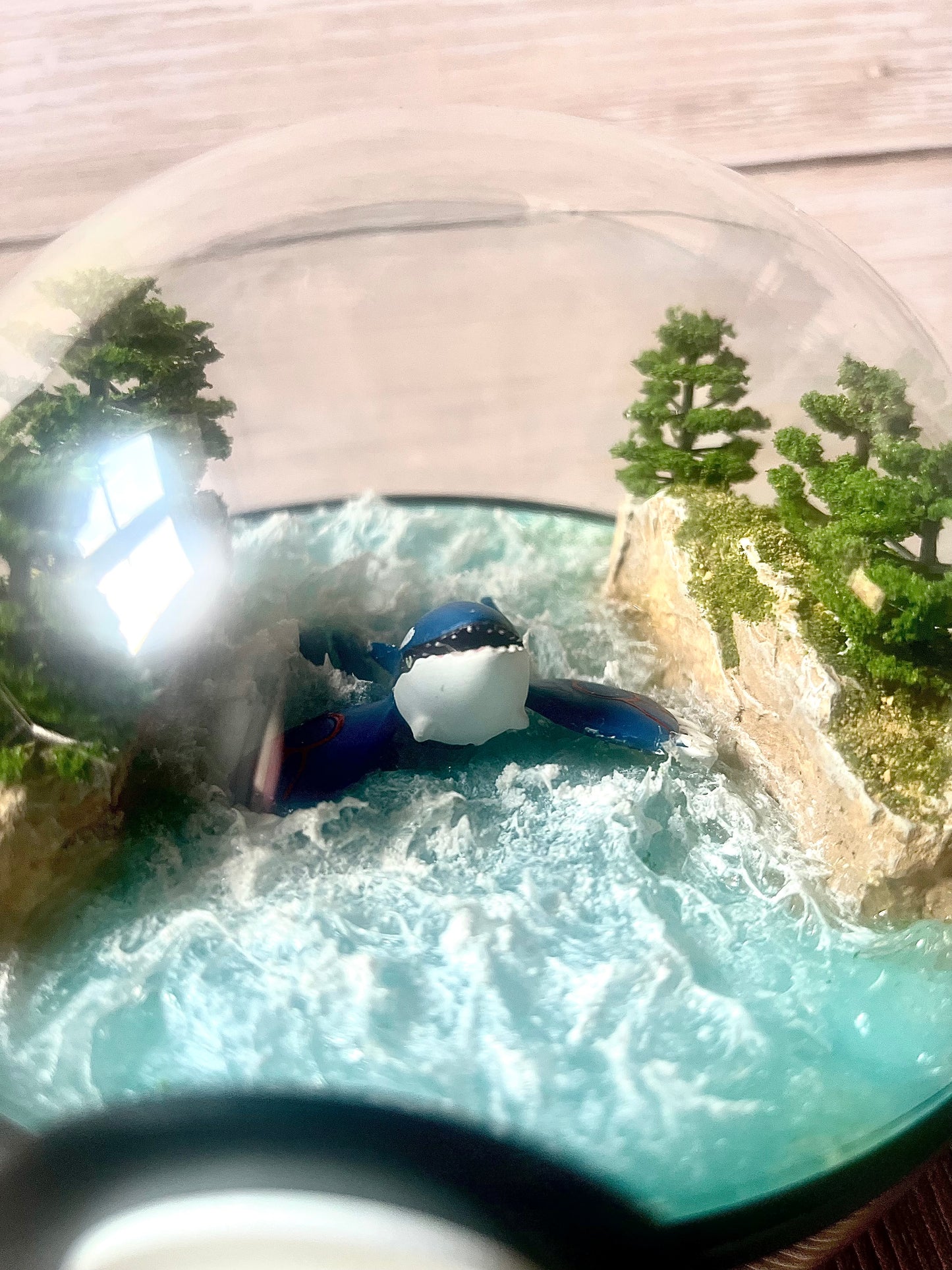 KYOGRE (Large 14cm) PokéBall Diorama Terrarium