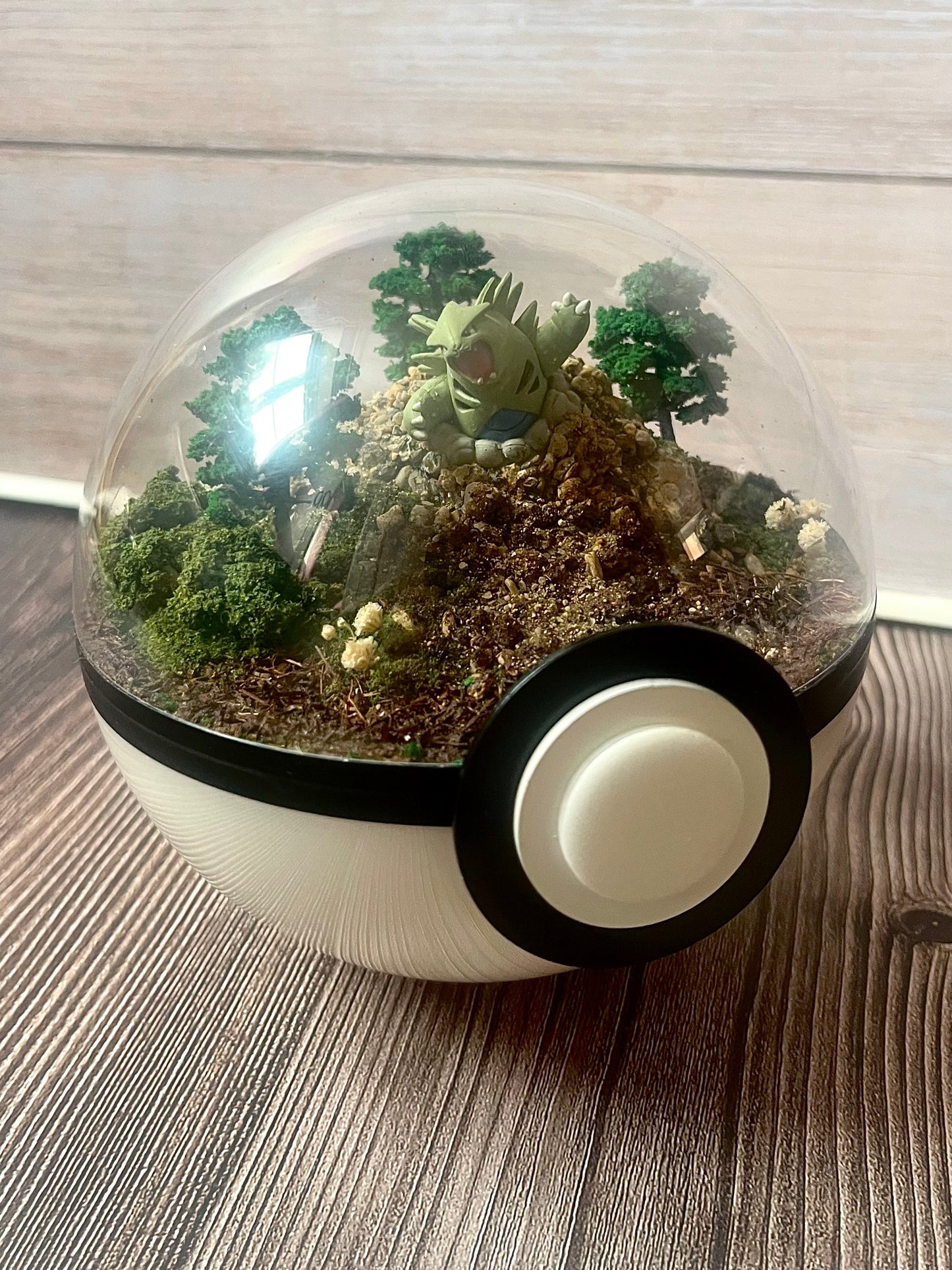 TYRANITAR (Large 14cm) PokéBall Diorama Terrarium
