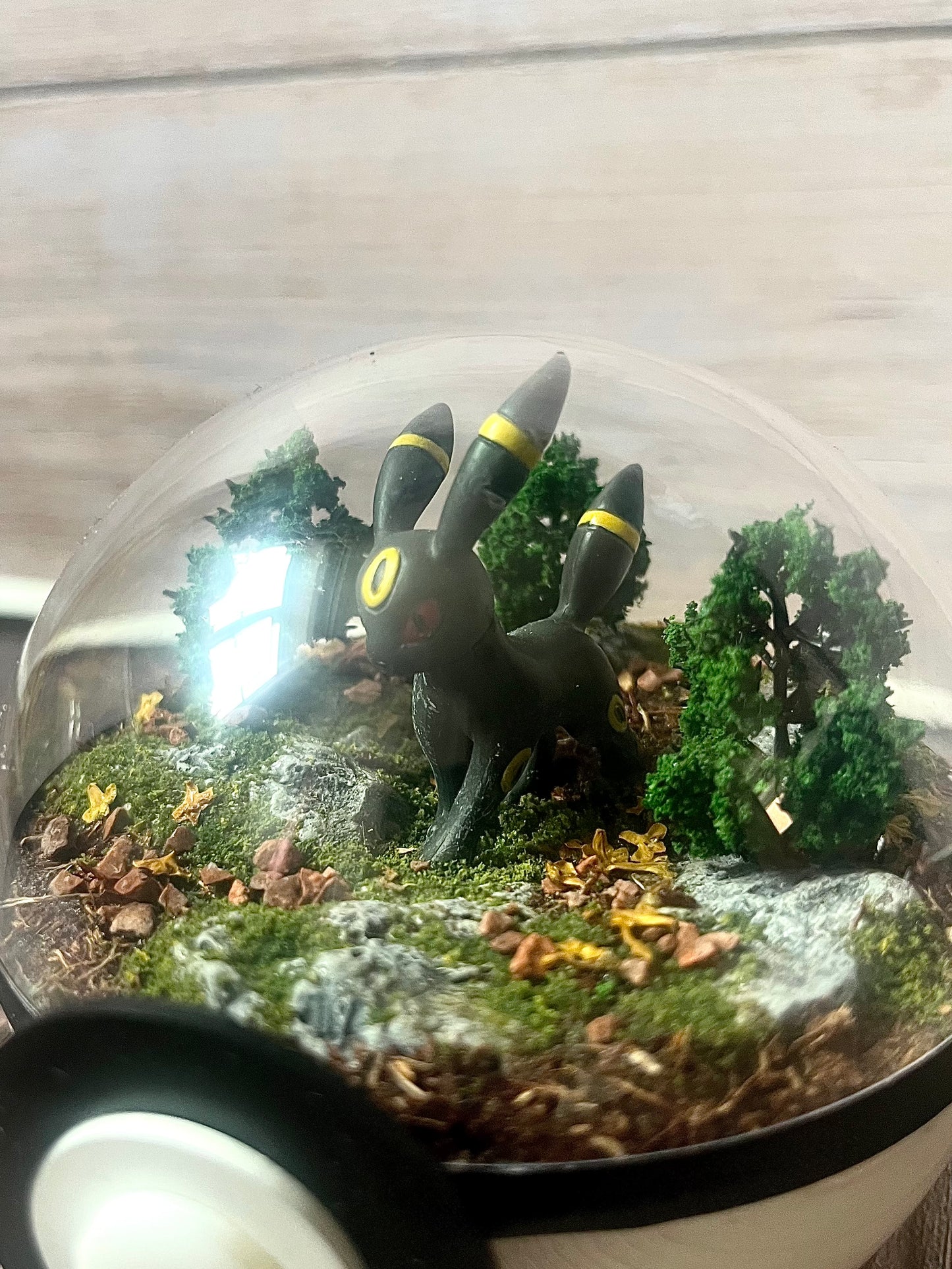 UMBREON (Small 10cm) PokéBall Diorama Terrarium