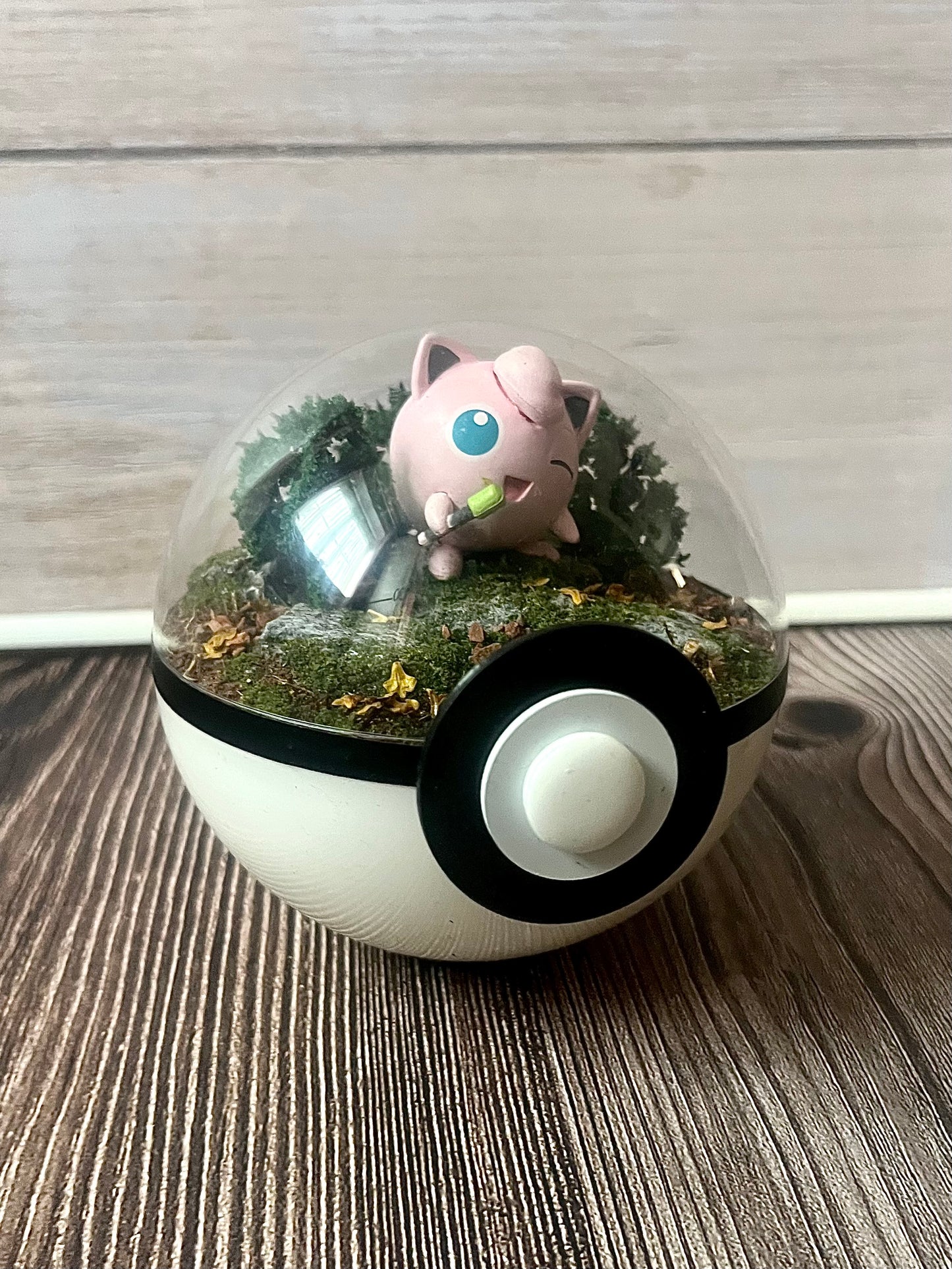 JIGGLYPUFF (Small 10cm) PokéBall Diorama Terrarium