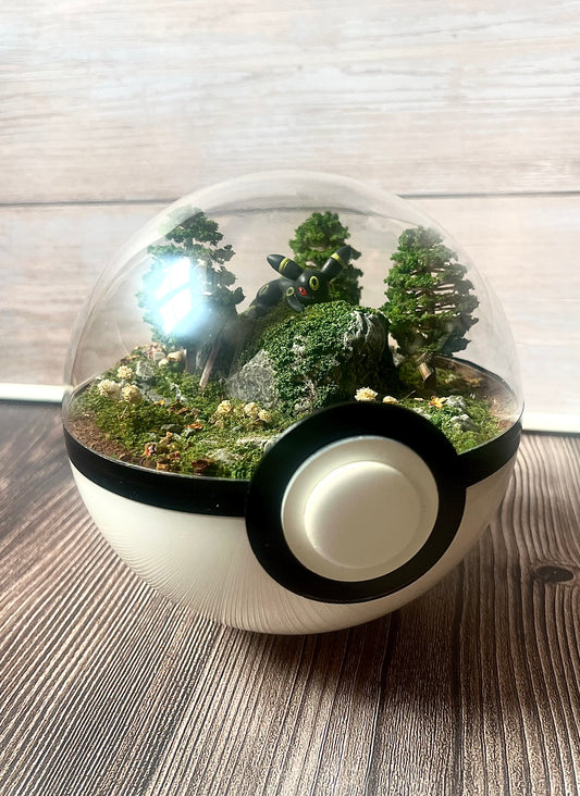 UMBREON (Large 14cm) PokéBall Diorama Terrarium