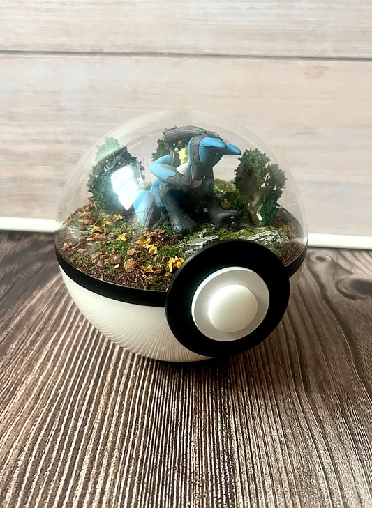 LUCARIO (Medium 12cm) PokéBall Diorama Terrarium
