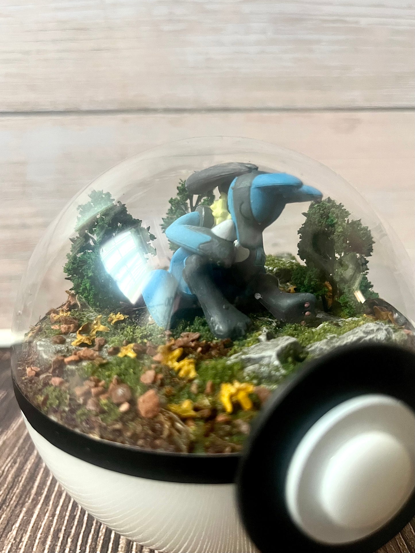 LUCARIO (Medium 12cm) PokéBall Diorama Terrarium
