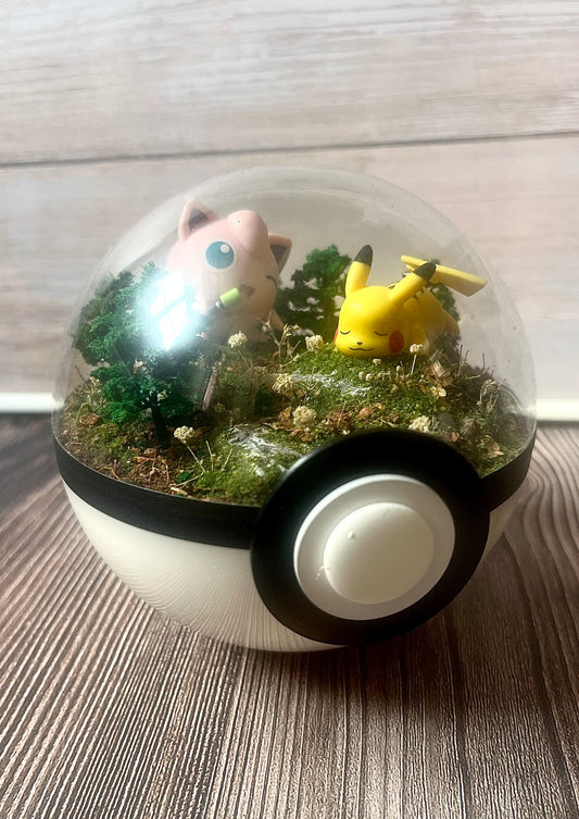 PIKACHU and JIGGLYPUFF (Medium 12cm) PokéBall Diorama Terrarium