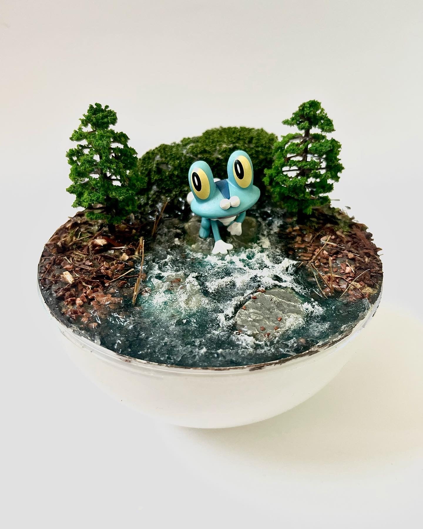 FROAKIE (Medium 5.5 inch) PokéBall Diorama Terrarium