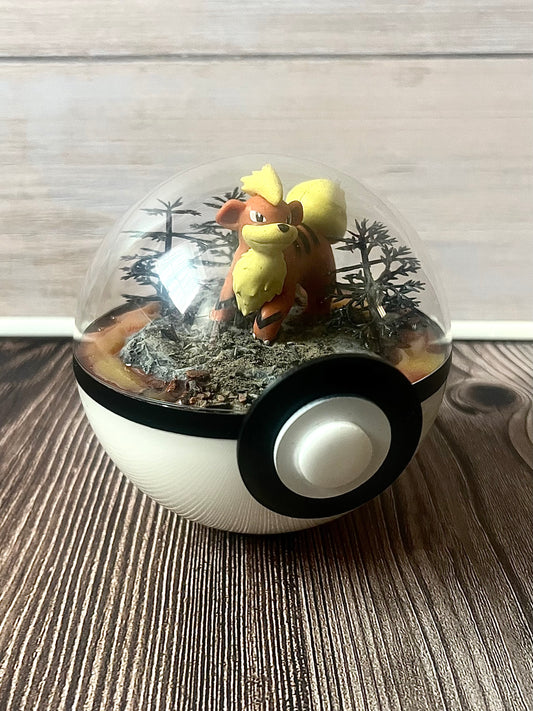 GROWLITHE (Small 10cm) PokéBall Diorama Terrarium