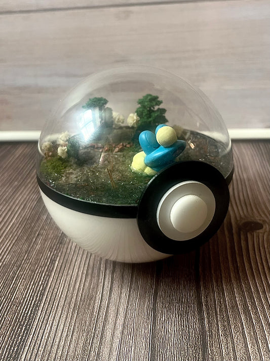 FROAKIE (Small 10cm) PokéBall Diorama Terrarium