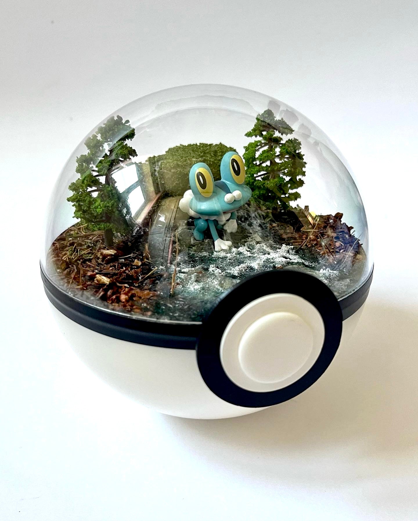 FROAKIE (Medium 5.5 inch) PokéBall Diorama Terrarium