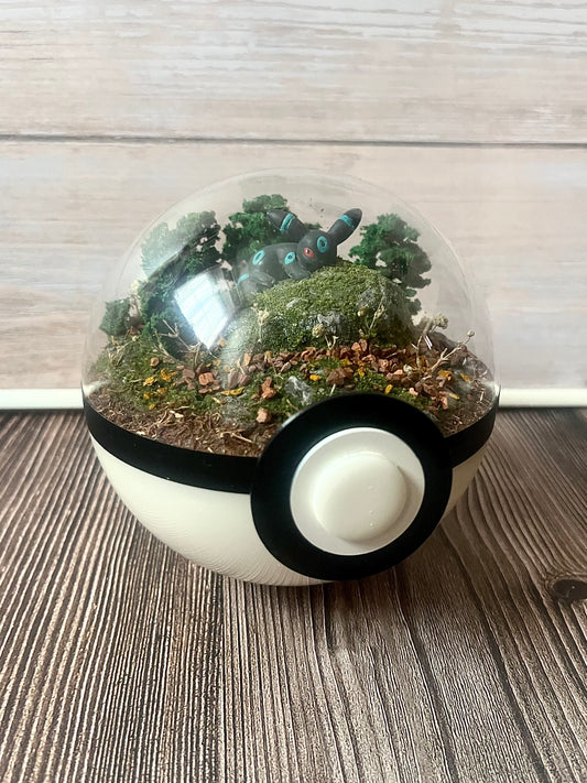 UMBREON SHINY (Medium 12cm) PokéBall Diorama Terrarium