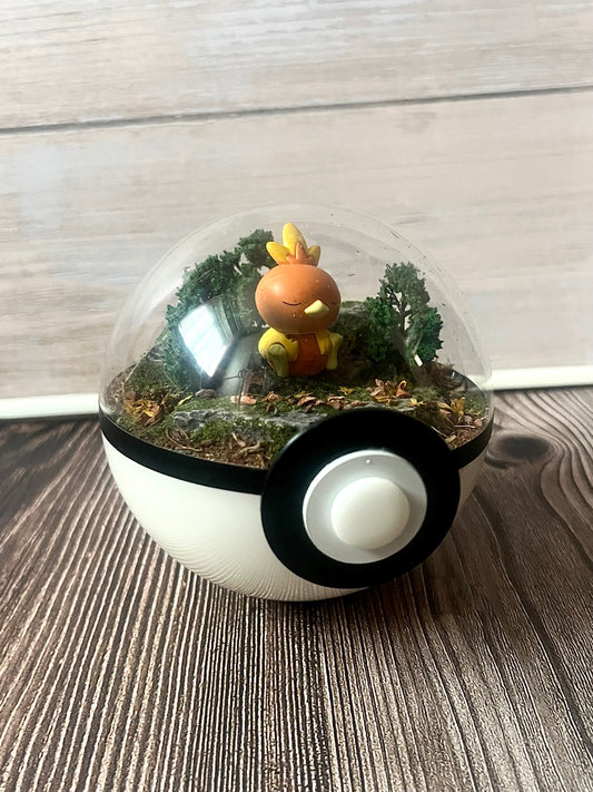 TORCHIC (Small 10cm) PokéBall Diorama Terrarium
