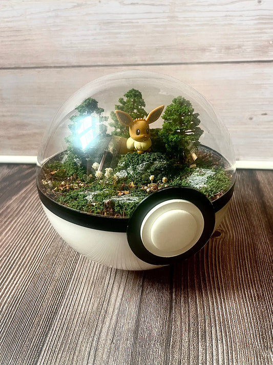 EEVEE (Large 14cm) PokéBall Diorama Terrarium