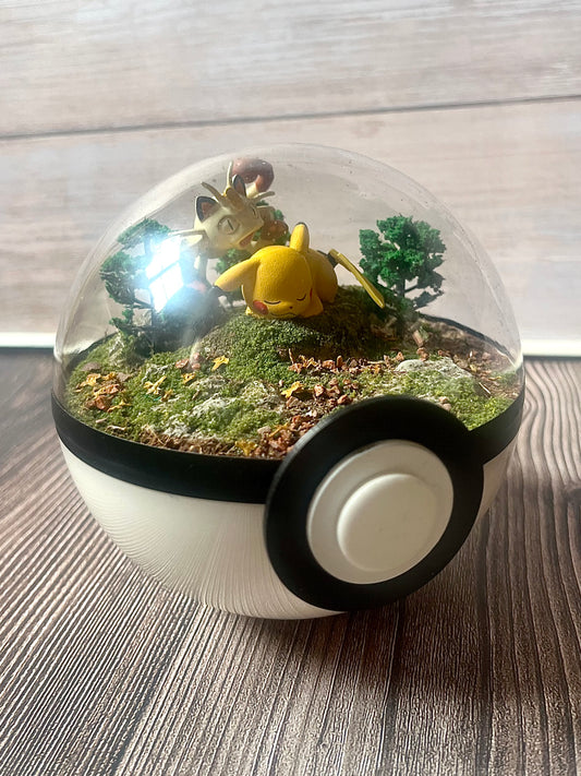 PIKACHU and MEOWTH (Medium 12cm) PokéBall Diorama Terrarium