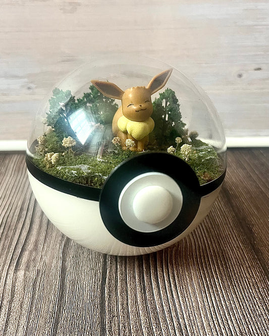 EEVEE (Small 10cm) PokéBall Diorama Terrarium