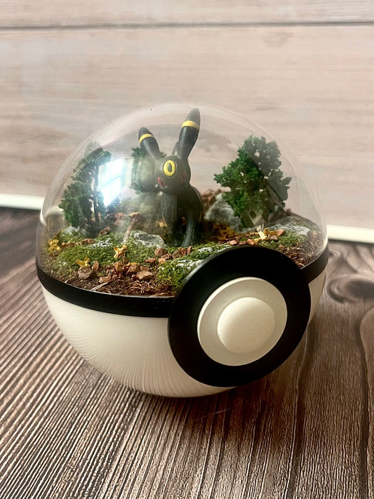 UMBREON (Small 10cm) PokéBall Diorama Terrarium