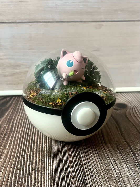 JIGGLYPUFF (Small 10cm) PokéBall Diorama Terrarium