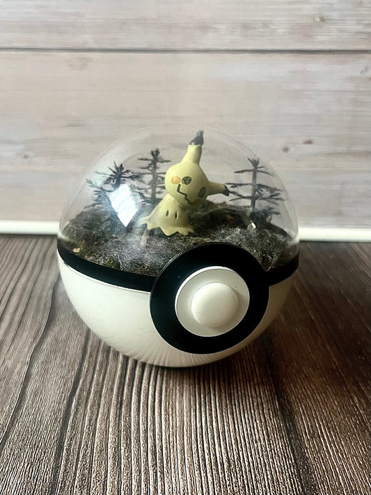 MIMIKYU (Small 10cm) PokéBall Diorama Terrarium