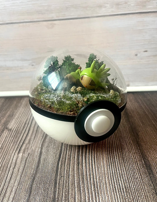 CHESPIN (Small 10cm) PokéBall Diorama Terrarium