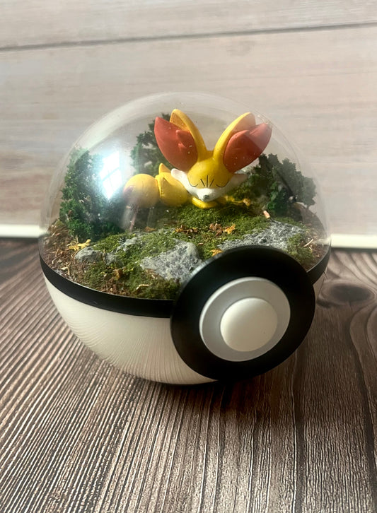 FENNEKIN (Small 10cm) PokéBall Diorama Terrarium