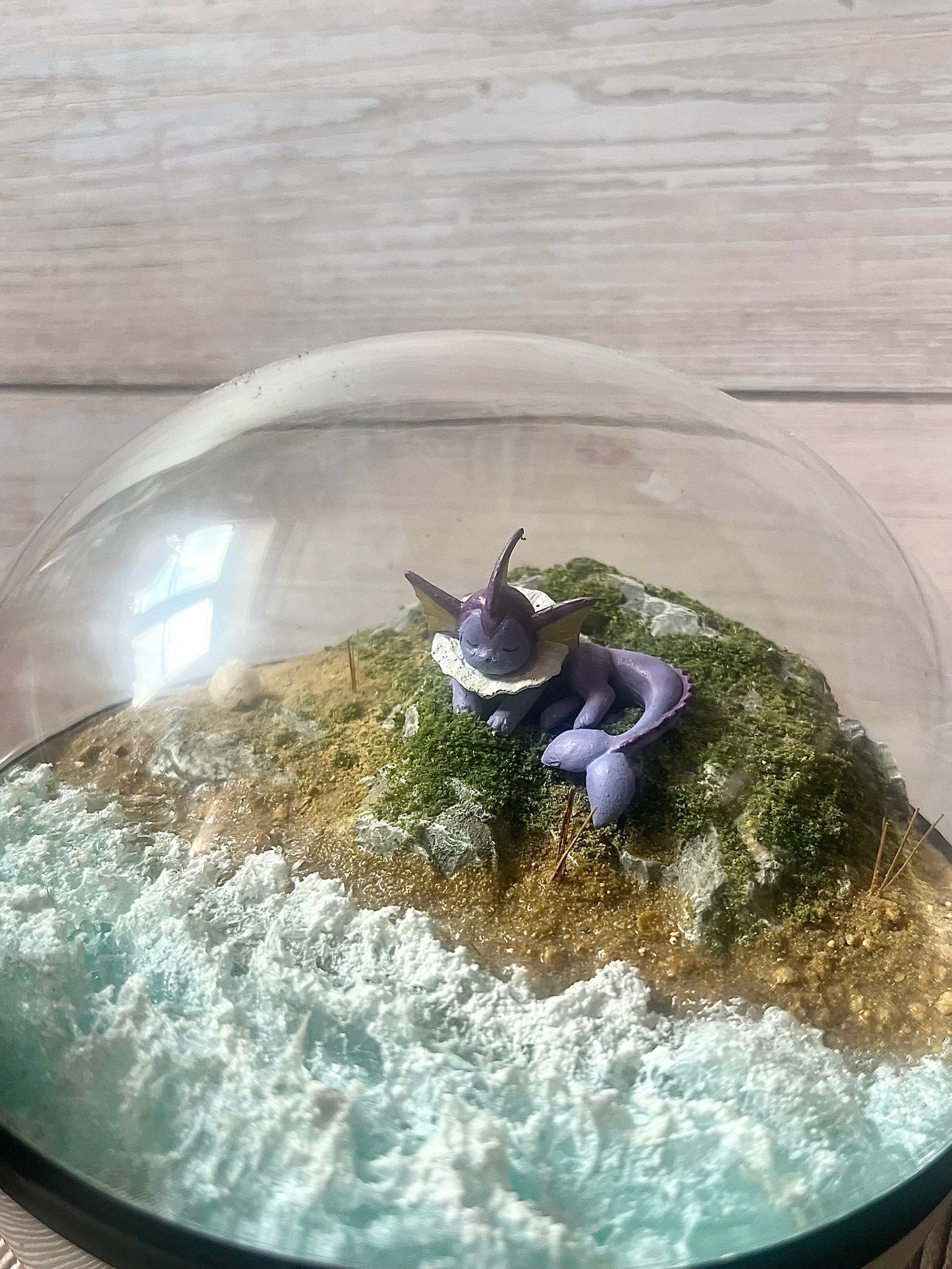 VAPOREON SHINY (Large 14cm) PokéBall Diorama Terrarium